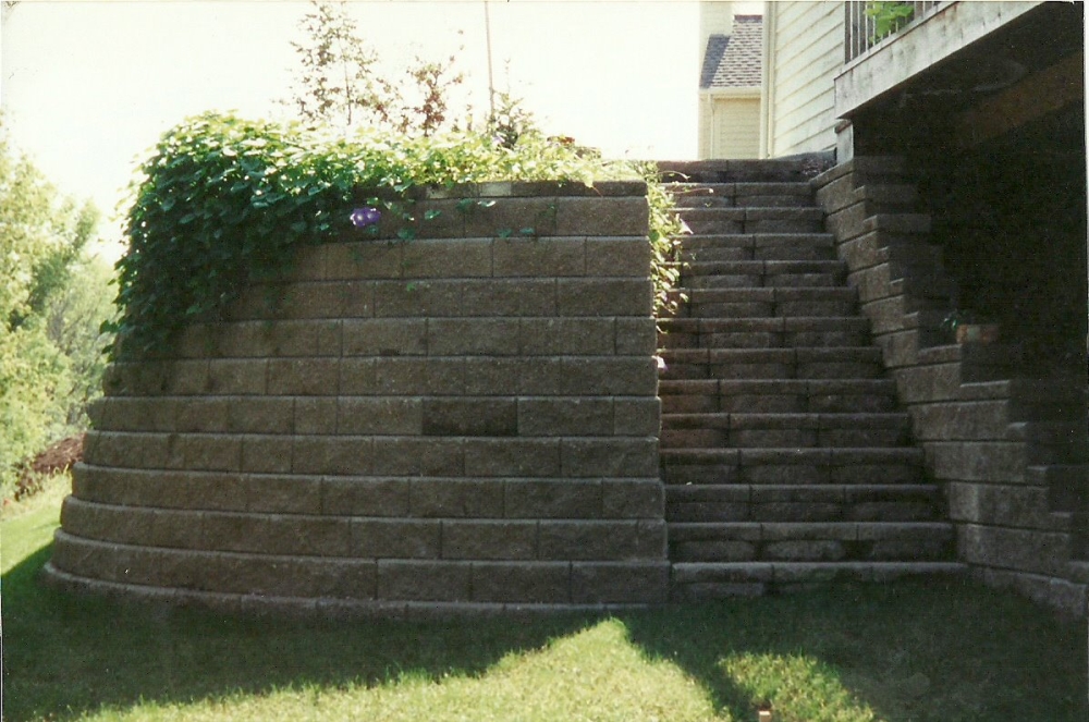 Lake Country Retaining Wall With Stairway